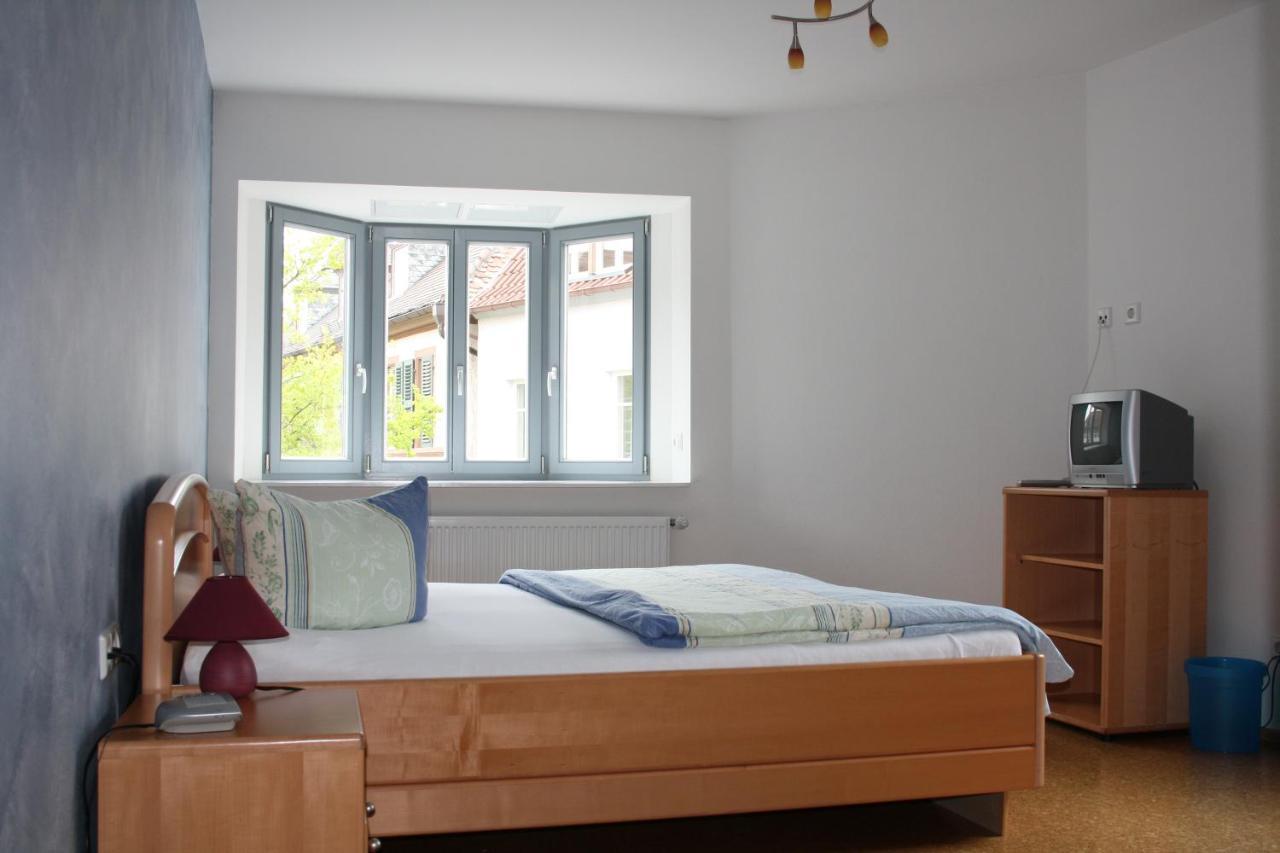 Zum Weinsticher, Weingut Anlag/Nichterlein Rhodt unter Rietburg Buitenkant foto